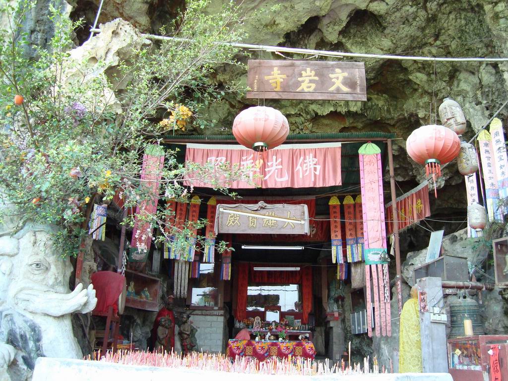 广西乡镇       东泉镇位于柳城县东南部,距柳州市49公里,距县城36