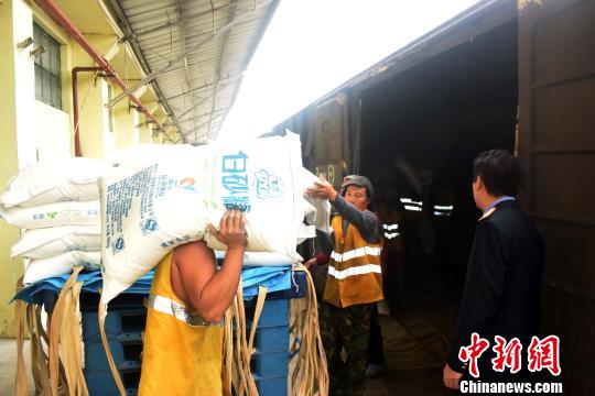 全国首趟白糖特需专列开行广西白糖入鄂开拓地盘　