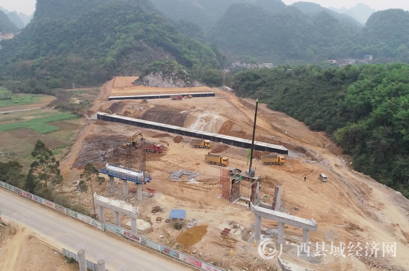 融安县:桂柳高速公路100%复工建设